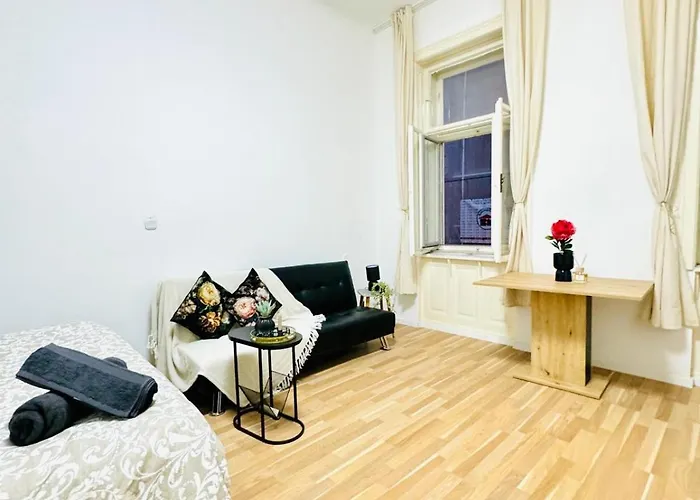 Comfy Apt, 10min Transport To Stadthalle شقة