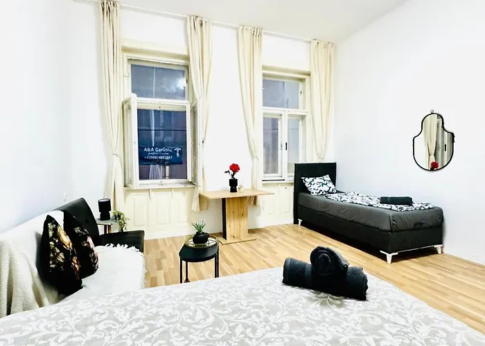 Comfy Apt, 10min Transport To Stadthalle شقة *